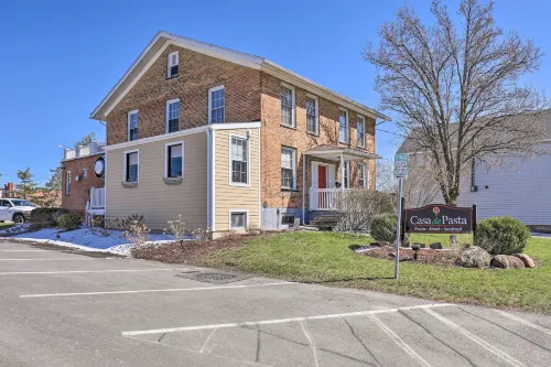 Downtown Canandaigua Apt 1 Mi to Lake and Pier!