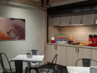 هاربور هاوس هوتل آند مارينا آت بير 21 Hotels near شاطئ إيست بيتش (East Beach)