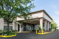 Plaza Inn & Suites - Pet friendly