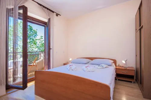 Inviting Holiday Apartment in Primosten