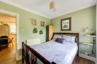 Snug 1 Bed Apartment Hotels in Kings Knowe