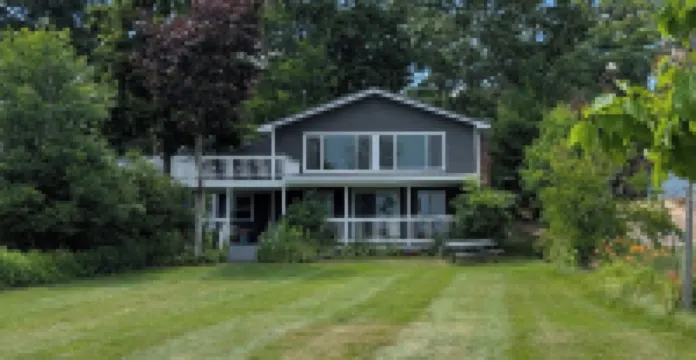 Lake Huron Retreat • Sandy Private Lake Huron Beach • Pet Friendly