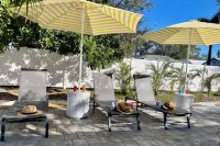 Free Heated Pool, Baby Gear, Shuffleboard, EV charger, Near beach, UTC mall, SRQ - 3-Star