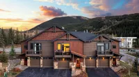 Fireplace, Game Room & Mountain Views Near Golf & Dining Keystone River Run by Avantstay - Country Houses