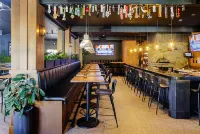 Balcomo, a Ramada by Wyndham - bar