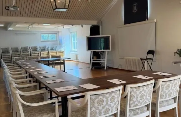 阿達克羅格飯店及會議中心