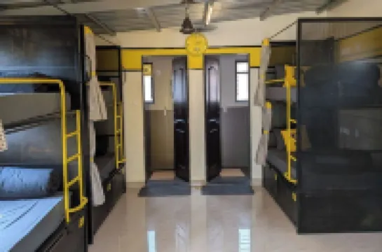 เดอะ โฮสเทลเลอร์ แพนเชต