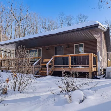 Northwoods Escape: Lakeside Retreat w/ Deck
