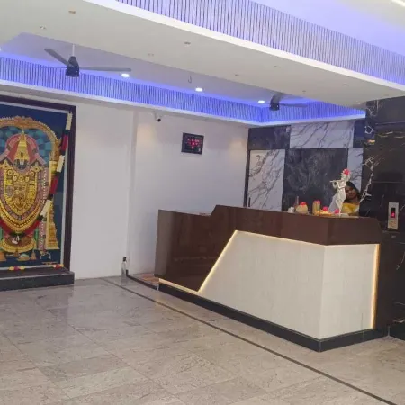 Hotel Jagapathi International Отели рядом с достопримечательностью «Храм Канакадурга»