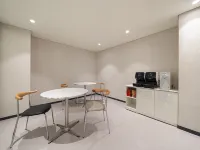The Mui Hotel Hotels near Hwangsong Park
