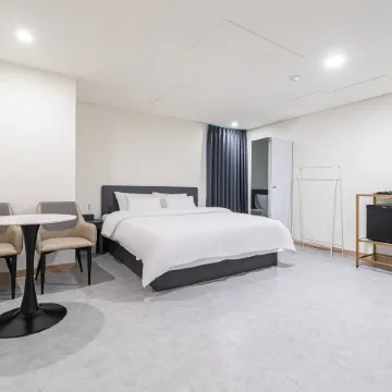 Hanam Lucy Hotel