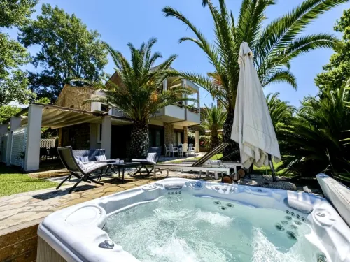 Escape to Paradise: Experience Luxury and Serenity at Villa Elina in Sithonia! - Villas