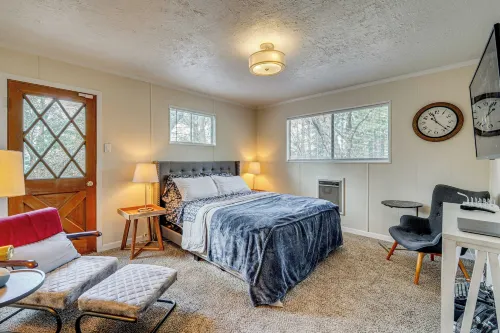 A-Frame Cabin w/ EV Charger, Arcade & Vinyl Lounge - spa