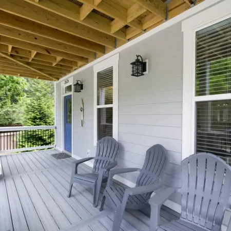 Charming 3BR w Balconies Walk to Flat Rock Playhouse