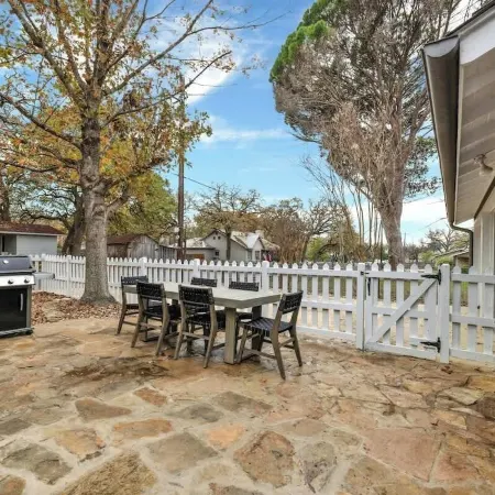 Harley House with Hot Tub & Grill - Historic District