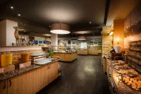 Kuhotel Steinplatte, Trademark Collection by Wyndham - breakfast