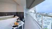 Hyatt Centric Delfina Santa Monica - Bathtub