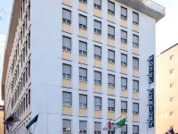 Hotel Century Hoteles cerca de Reloj de flores