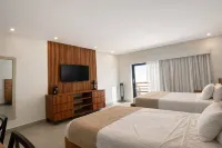 Aldea Thai Studios Steps to Beach & 5th -  Apartamentos vacacionales