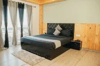 PREMIUM HOTEL BLUE P-I-N-E PALACE Отели в г. 