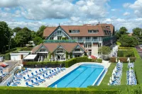 Renaissance Paris Hippodrome de St. Cloud Hotel - Rooftop Pools