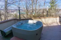 4Bedroom Vacation Home Just 4 Minutes to the Island at Pigeon Forge Heated Pool - Private Pools
