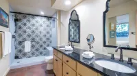 River Edge A by AvantStay - Kitchens