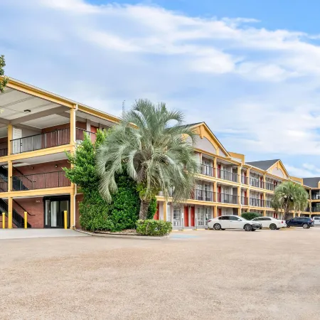 Super 8 by Wyndham Metairie
