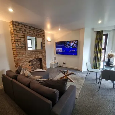 Stunning Didsbury Apartment by City SuperHost Hotels near ديدسبوري