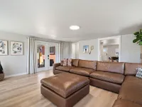 Oak Haus Group Stay w/ Fenced Yard & Game Room Hotels in Windsor