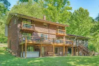 Waterfront Lake Barkley Home w/ Deck & Fire Pit! - 3-Sterne