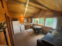 Cabin 3 'Kingfisher' 1 Br, 2 pp, Overlooks Lake, Access to Boats!