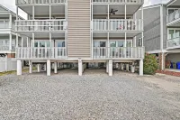 Surfside Beach Couples Retreat w/ Balcony! - parking