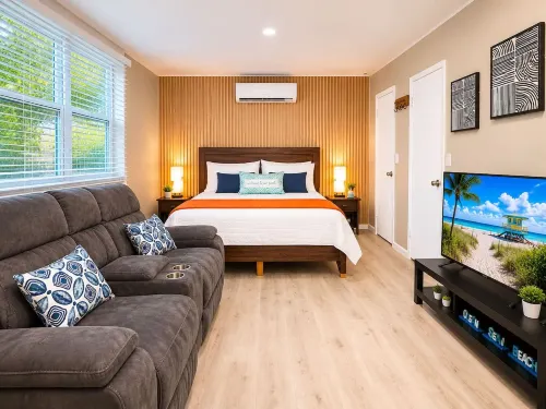 Modern Studio Private Parking Near Beach - 4-Star