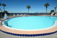 Quality Inn & Suites Gulf Breeze Bayside Near Pensacola Beach - Beach
