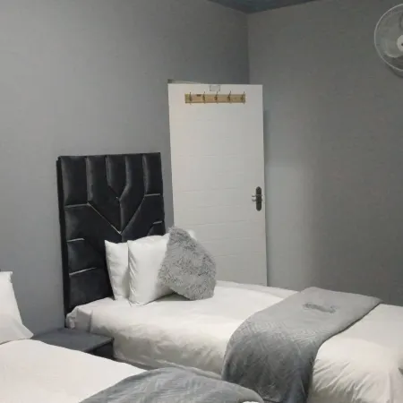 Crompton Guesthouse 786