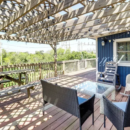 New Listing! Beautiful 4BR Dog-friendly OBX Home
