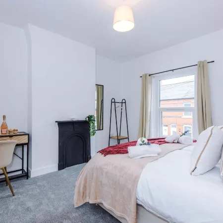 Central 2 Bed in Wrexham Sleeps 6 With Parking