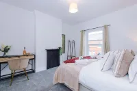 Central 2 Bed in Wrexham Sleeps 6 With Parking - Homestays