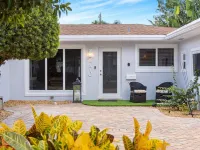 Cozy Home at Lighthouse Point With Pool Hotels in Lighthouse Point