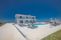 Villa Sienna, Fabulous 6Bdr Protaras Villa - parking