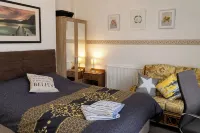 4-Bed - Sleeps 8 - Free Parking - 2-Star