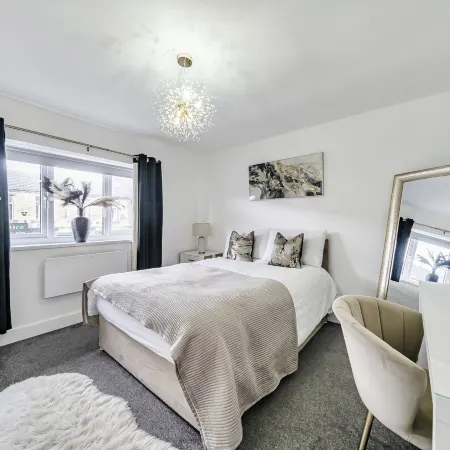 2 Bed Apartment Sleeps 3 -Smart Tv -Private Garden