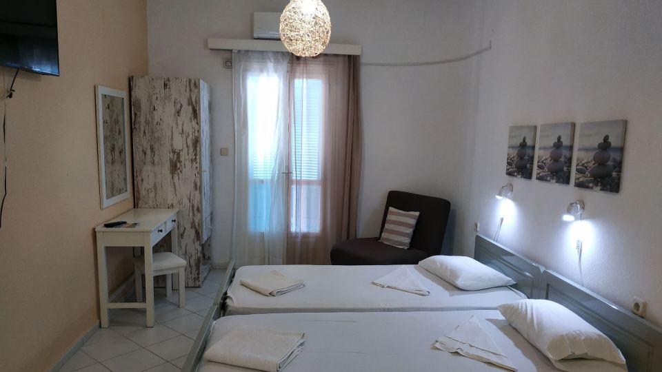 Renia Studios -Studio for 2 Plus 1 Pers with a Swimming Pool