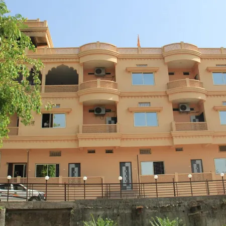 Hotel Raj Palace
