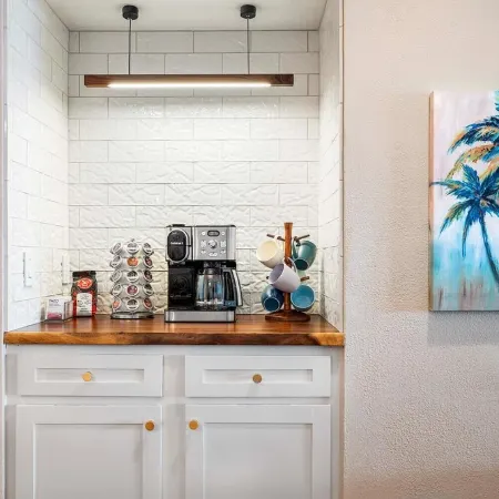 New! Top Floor! Spacious Oceanfront Condo with Amazing Lanai and A/C!