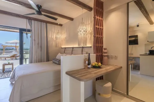 Zefyria Luxury Suites - Pool