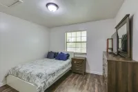 Private Yard w/ Grills! Convenient Tallahassee Gem - 2-نجوم