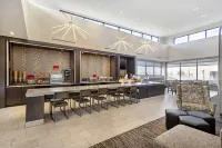 Best Western Plus Executive Residency Rigbys Water World Hotel - Desayuno