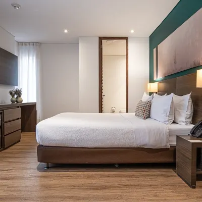 84 DC Bogotá Hotels near Zona Rosa